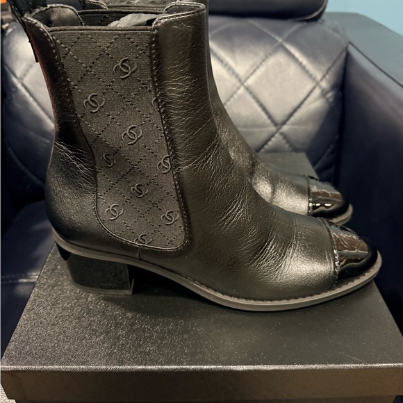 CHANEL Short Boot - Picture 3 of 10